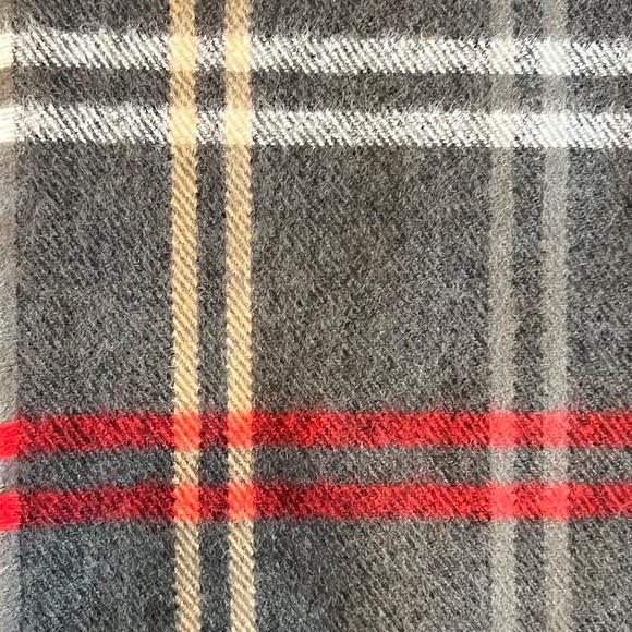 100% Cashmere Gray Plaid Scarf - Picture 2 of 6